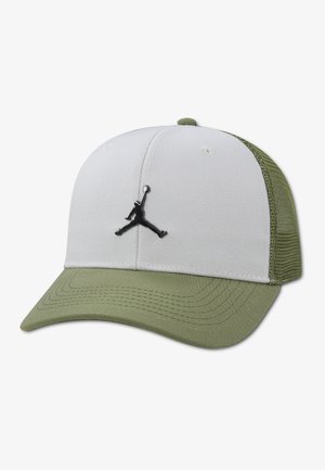 Tofarvet grøn og hvid baseballkasket med mesh-bagpanel og sort Jumpman-logo centralt på frontpanelet.