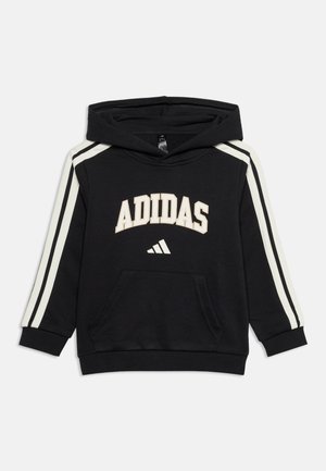 Sweat à capuche noir Adidas avec des bandes blanches sur les manches, une poche avant et le logo Adidas avec texte sur la poitrine.
