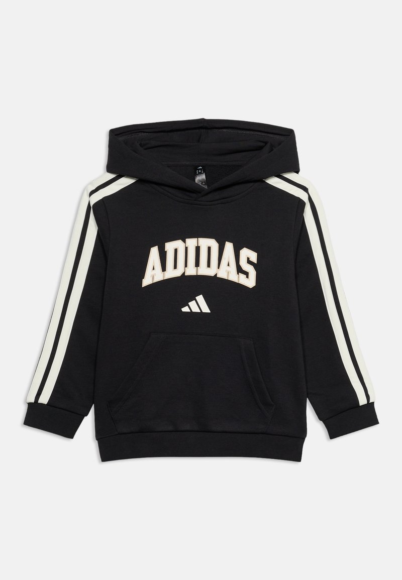 Μαύρο φούτερ με κουκούλα Adidas με λευκές ρίγες στα μανίκια, μπροστινή τσέπη και λογότυπο Adidas και κείμενο στο στήθος.