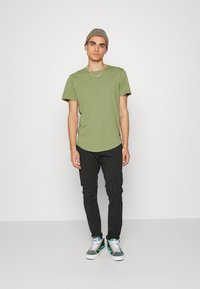 Only & Sons ONSMATT LIFE LONGY TEE - T-shirt básica - oil green
