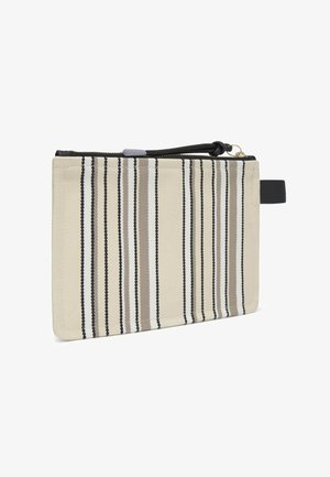 Bolsa de tela beige con rayas verticales en negro, blanco y gris, cremallera negra con tirador y una pequeña anilla lateral negra.