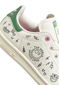 adidas Originals STAN SMITH C - Sneakers - cream white cream white core black