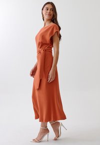TUSSAH Dnevna obleka - burnt orange