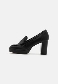 Apavi ar platformu un papēžiem - black