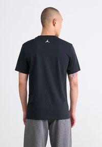 Jordan CREW - Tricou cu imprimeu - black/white
