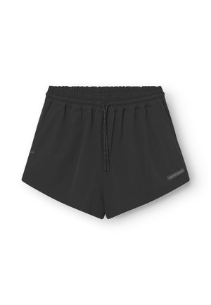 Shorts noirs en tissu léger avec une ceinture élastique, une fermeture par cordon de serrage et des poches latérales. Dotés d'une petite étiquette de marque.