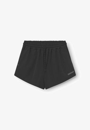 Czarne szorty z lekkiego materiału z elastycznym pasem, wiązaniem na sznurek i bocznymi kieszeniami. Posiadają małą metkę z logo marki.
