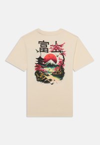 Cremfarbendes Baumwoll-T-Shirt mit einem bunten Motiv des Berges Fuji, Kirschblüten und einer roten Sonne auf dem Rücken. Mit schwarzem japanischen Text.