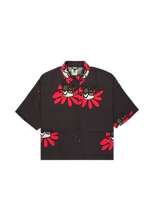 Chemise noire à manches courtes avec de grandes fleurs rouges ornées d'yeux endormis imprimés sur le devant, le col, les manches et les poches.