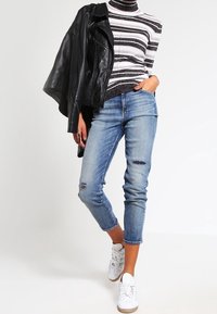 Guess Pullover - white