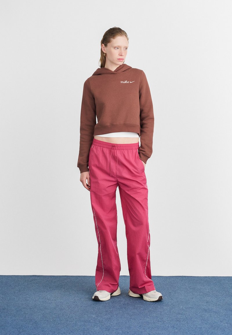Nike Sportswear PANT - Teplákové kalhoty - sweet beet/sail