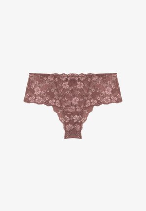 Spitzen-String in Mauve mit floralen Mustern, geschwungenen Kanten und transparentem Material. Besondere Merkmale sind filigrane Details und ein V-förmiges Design.