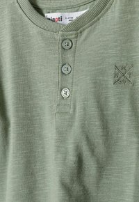 MINOTI SHORT SLEEVE   - Tričko s potlačou - khaki