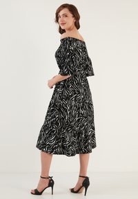 LELA Slim Fit - Dnevna haljina - metallic black