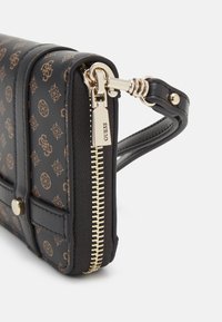 Guess EMILEE LARGE ZIP AROUND - Portafoglio - mocha