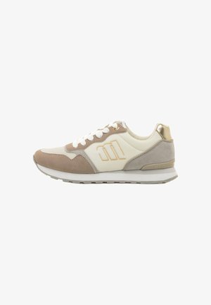 Sneaker caratterizzato da un mix di materiali beige, crema e oro, con tomaia in suede testurizzato e mesh, lacci bianchi e colletto imbottito.
