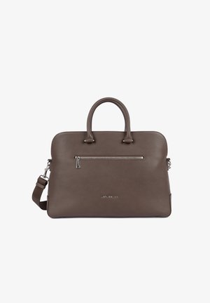 Borsa a tracolla in pelle marrone con finitura testurizzata, due manici corti, una tracolla rimovibile e una tasca anteriore con zip. Accenti in metallo argentato.