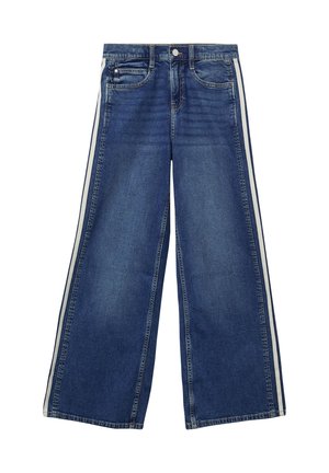Jean denim bleu à jambes larges avec bandes blanches sur les côtés, bouton devant, fermeture éclair et design cinq poches.
