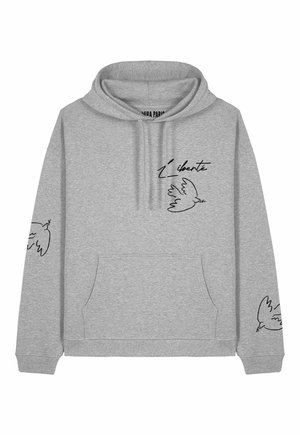 Hoodie gris avec une poche avant, mettant en avant des illustrations de oiseaux noirs et le texte "l'liberté" sur la poitrine et une manche. Tissu confortable.