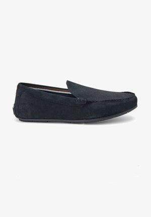 Sötét tengerészkék velúr slip-on cipők texturált felsőrésszel, varrott részletekkel és rugalmas gumitalppal a kényelem és tartósság érdekében.