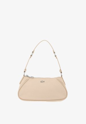 Sac à bandoulière en cuir beige avec fermeture éclair argentée et petit logo crocodile argenté au centre devant, équipé d'une bandoulière réglable avec des accents métalliques.