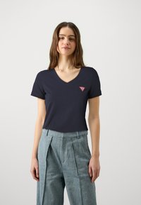 Guess TRIANGLE  - Camiseta básica - suiting blue