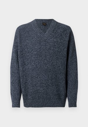 Tumši zils, ribots adīts džemperis ar V-veida izgriezumu un garām piedurknēm. Izgatavots no teksturēta materiāla, ar vaļīgu piegriezumu un pieguļošiem aprocēm.