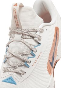 Nike Performance JUNIPER TRAIL 3 - Tenisice za trail trčanje - white