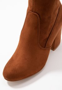 Even&Odd Stivali con i tacchi - cognac