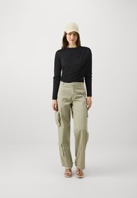 Bruuns Bazaar KATKABBGINELA BLOUSE - Tops ar garām piedurknēm - black