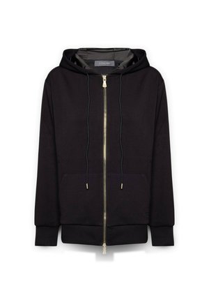 Sudadera con cremallera negra, hecha de una tela suave, cuenta con cierre de cremallera, capucha con cordón, dos bolsillos frontales y puños de canalé.