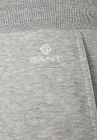 GANT LOCK UP PANTS - Calças de fato de treino - grey melange