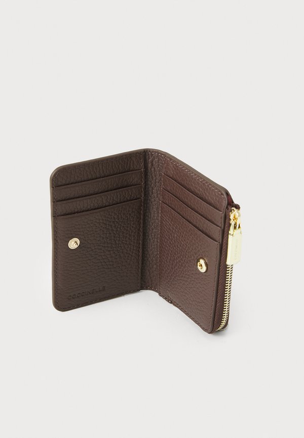 SOFT - Wallet - brunette2
