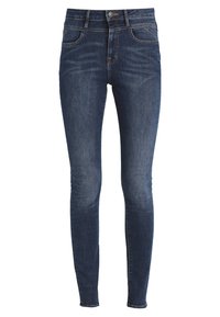 Jeans de mezclilla slim-fit en azul oscuro con cierre frontal de botón y cremallera, bolsillos delanteros y traseros, y un sutil desgastado en los muslos.