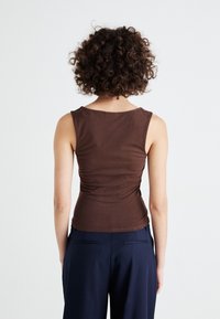 Gina Tricot SQUARE TANK - Topper - dark brown