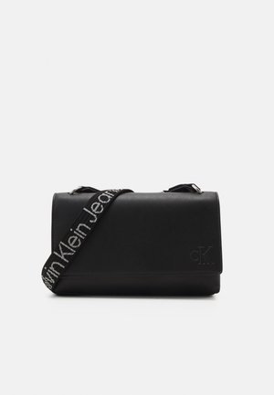 Calvin Klein Jeans ULTRALIGHT FLAP - Skuldertasker - black