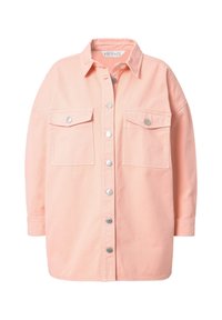Chaqueta de camisa de gran tamaño en rosa claro, con botones a presión plateados y dos bolsillos en el pecho. Confeccionada con una tela suave y lisa, con un dobladillo recto.