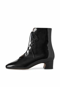 VICTORIA - Šněrovací kotníkové boty - glossy black