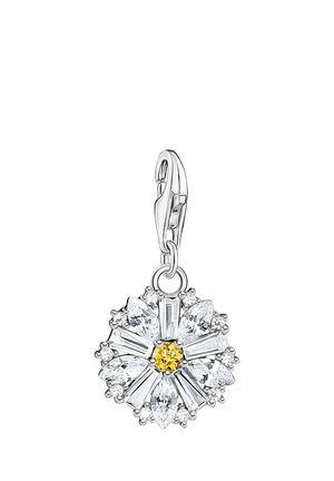 Ciondolo a forma di fiore in argento con petali di cristallo trasparente e un piccolo centro di cristallo giallo, fissato a un moschettone.