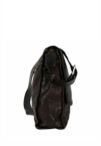 Braune Lederschultertasche mit mattem Finish, rechteckiger Form, verstellbarem Riemen und dezenter Textur. Verfügt über eine einzelne Reißverschlusstasche.