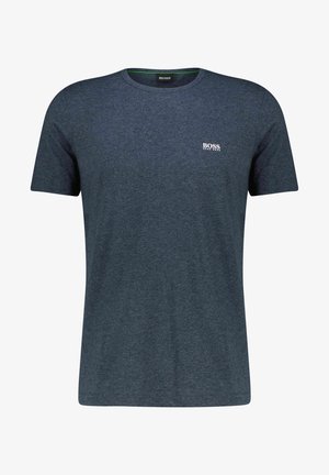 T-paita, jossa on tummansininen lyhythihainen malli ja pieni valkoinen "BOSS HUGO BOSS" -logo vasemmassa rinnassa.