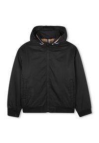 Veste à capuche noire fabriquée en tissu lisse et léger. Elle dispose d'une fermeture éclair à l'avant, de poches latérales et de poignets et ourlet côtelés.