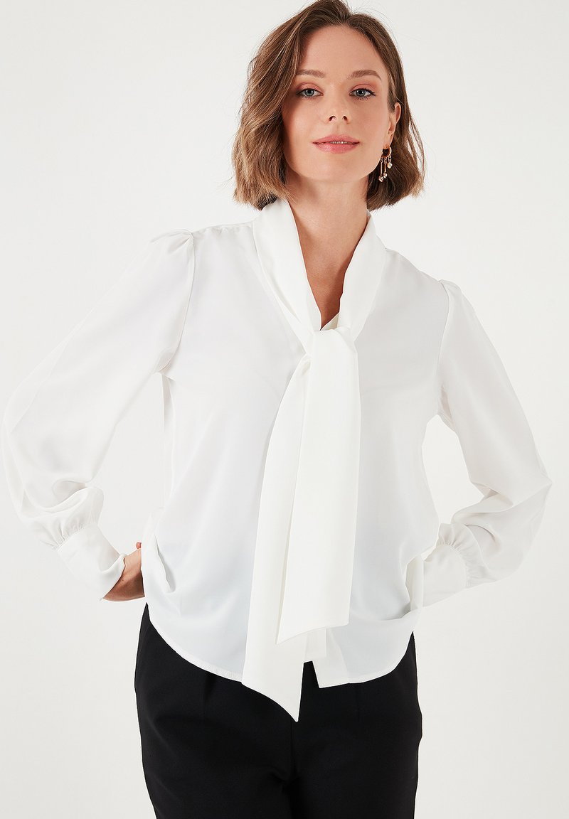 LELA REGULAR FIT - Užsagstoma palaidinė - ecru