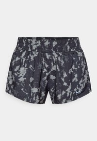 Svart-og-grå tie-dye treningsshorts med elastisk midje og en liten blå Nike-logo nederst til høyre.