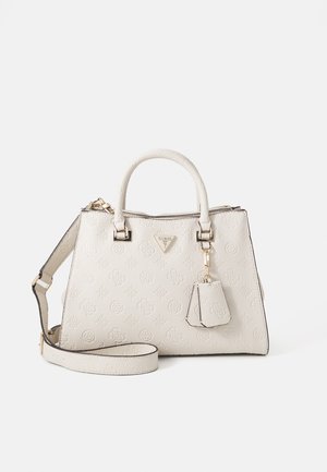 Borsa strutturata in pelle beige chiaro goffrata, con manici superiori doppi, una tracolla rimovibile e un accessorio mini etichetta.
