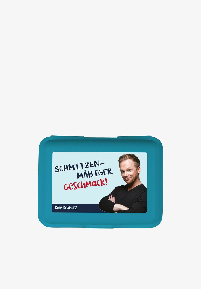 Lunch box blu in plastica con coperchio, dotata di un'etichetta colorata con il testo "SCHMITZEN-MÄBIGER GESCHMACK!" e un'immagine di un uomo.