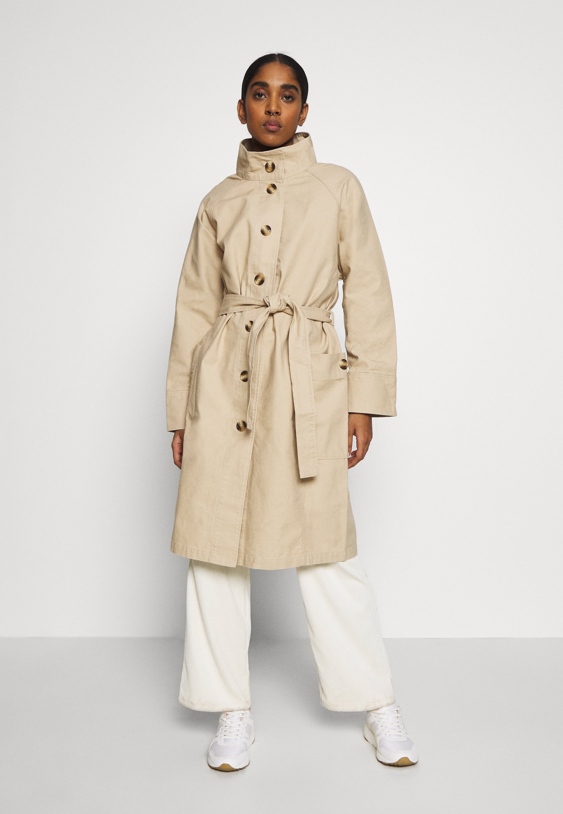 monki trench