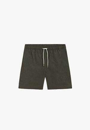 Olivengrønne herrecasualshorts med elastisk linning og hvid snor, sidelommer og lige benafslutning.
