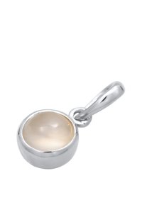 Pendentif rond en argent avec un centre en pierre précieuse lisse et pâle. Le design comprend une boucle pour la fixation, mettant en valeur sa finition polie.