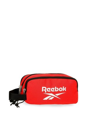 Bolsa con cremallera roja de Reebok con ribete negro y asa, con el logo blanco de Reebok en el frente.